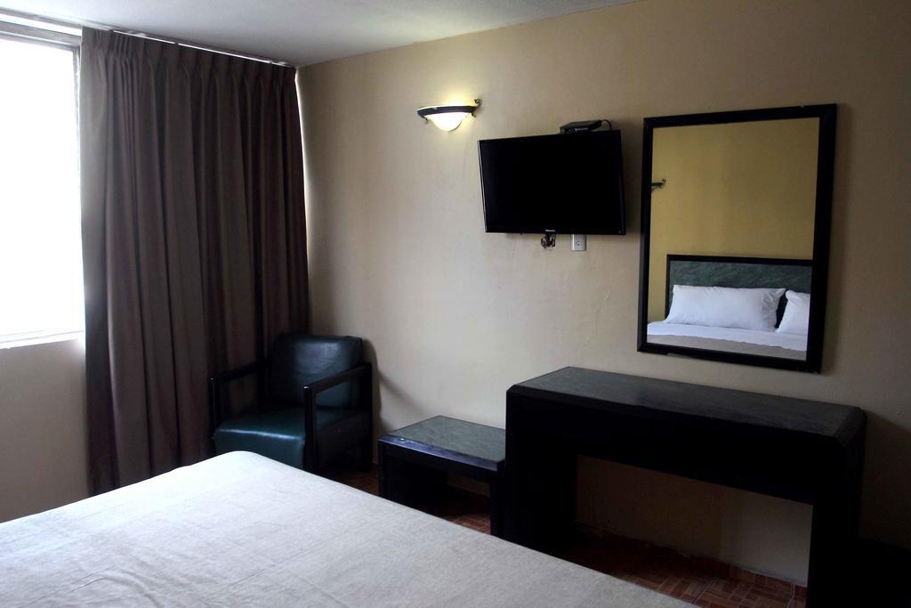 Hotel Universo Guadalajara Chambre photo